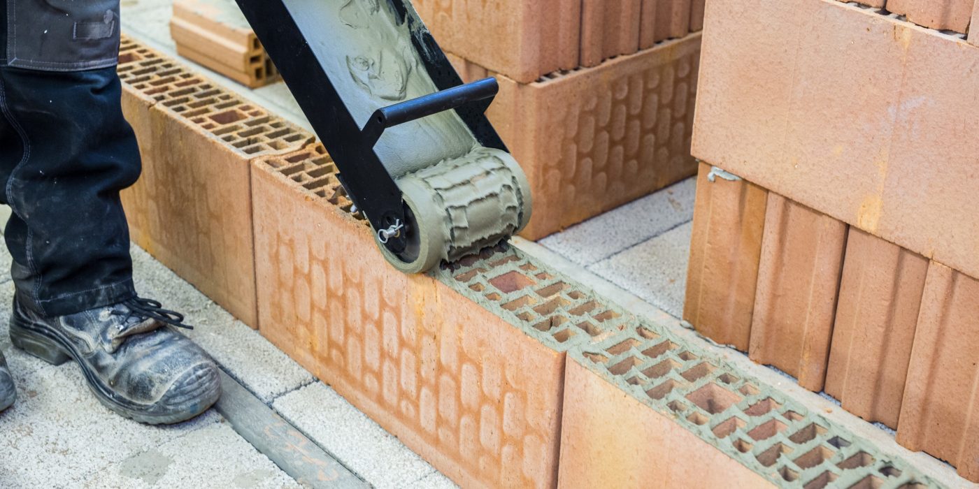 Man rolling Porotherm mortar