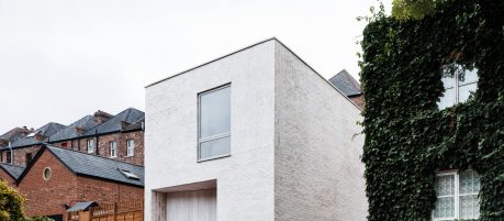 White house with flat roof in London mews