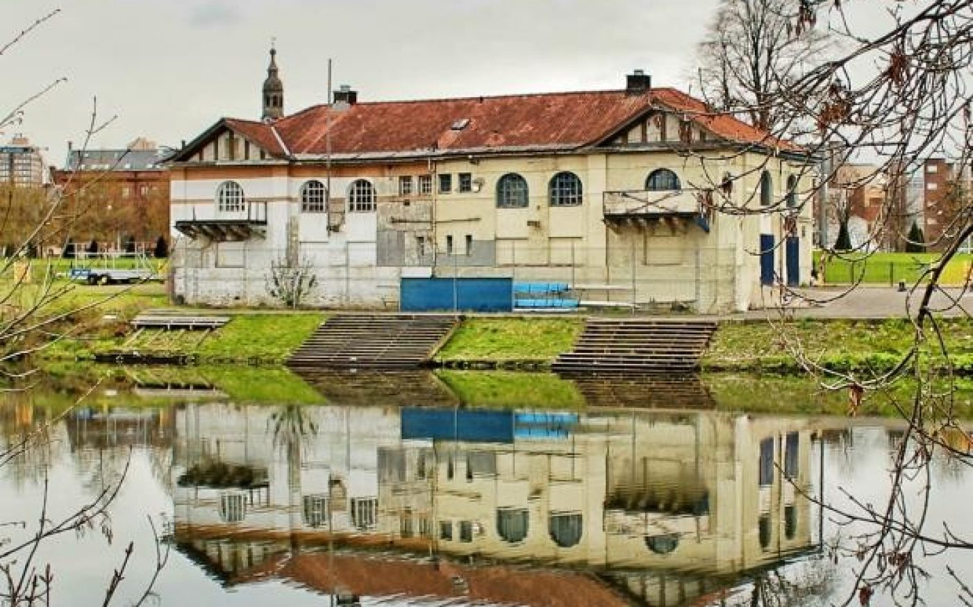 Picture of the boat house before the renovation